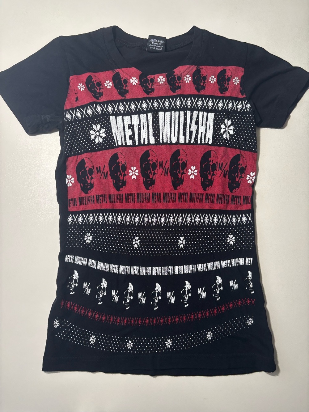 Metal Mulisha y2k skull/snowflake pattern womens graphic tee